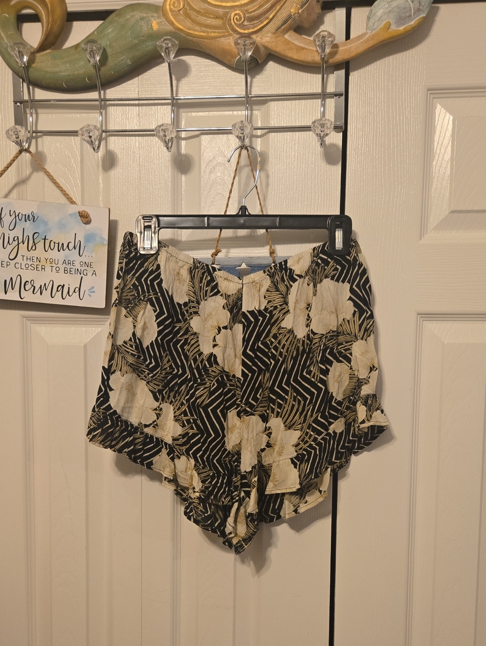 Amuse Society Black and Cream High Waist Floral Shorts